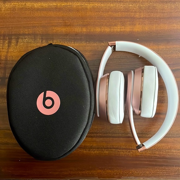 Beats Solo 3 - Picture 1 of 2
